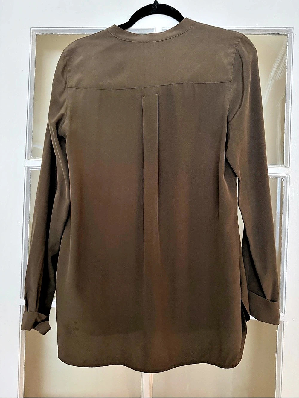 Vince Long Sleeve Button Down Blouse Olive Green Size 6 - Picture 2 of 3